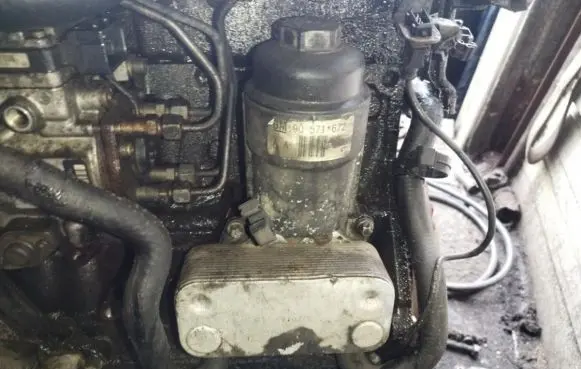 Opel Astra G Oil filter cover 90571672