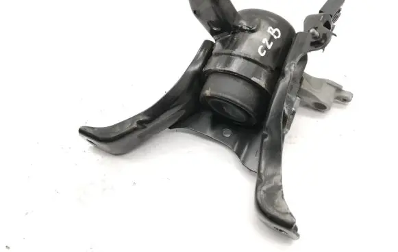 Toyota C-HR I Engine mount bracket