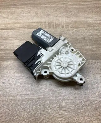 Volkswagen Golf V Rear door window regulator motor 1K4839401C F005S00154