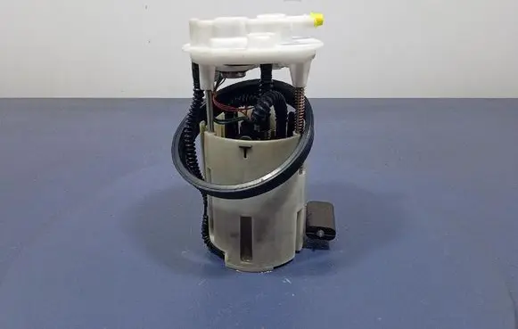 Toyota Avensis Verso In-tank fuel pump 058030F001