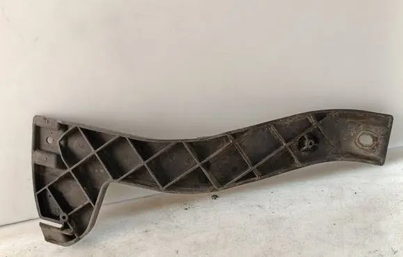 Audi A4 S4 B7 8E 8H Front bumper mounting bracket 8E0807204B