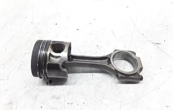 Volkswagen PASSAT B5 Piston with connecting rod