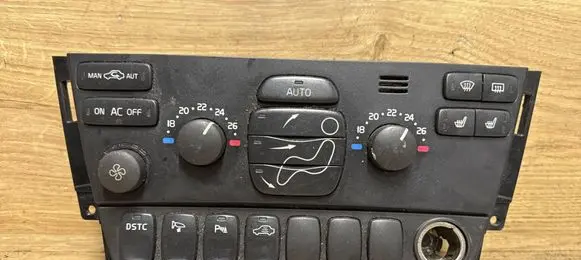 Volvo V70 Climate control unit 30746022