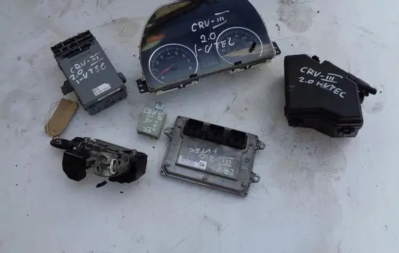 Honda CR-V Engine control unit/module ECU NH684P
