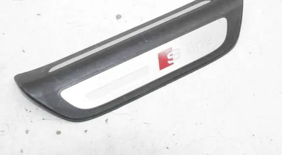 Audi Q3 8U Rear sill trim cover 8U0853375