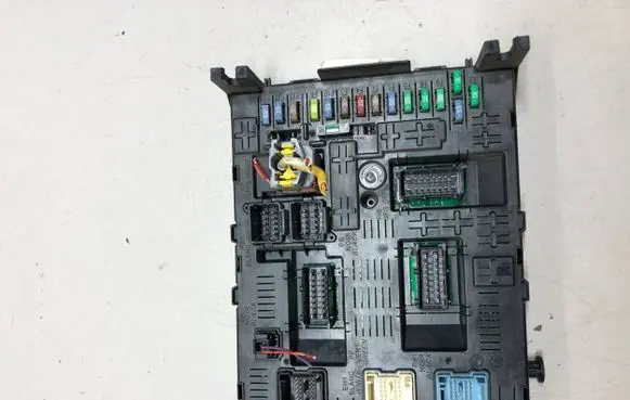 Citroen C5 Fuse module 281164872