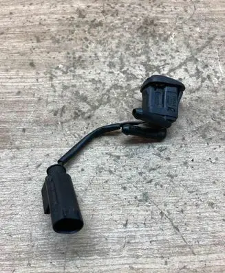 BMW 5 E39 Windshield washer spray nozzle 8361042