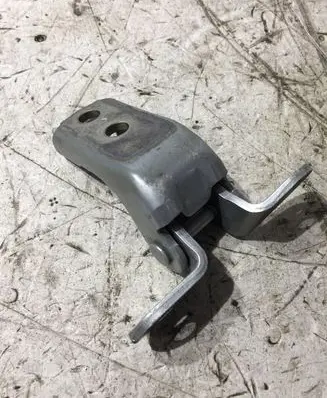 Toyota Avensis T270 Front door upper hinge