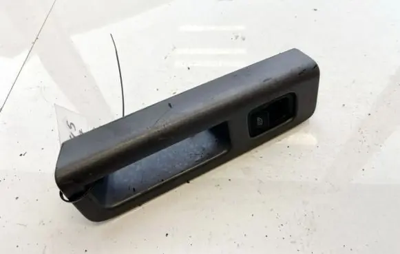 Volvo V50 Front door window switch trim 8679478 3865