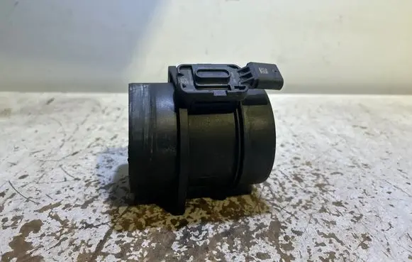 Mercedes-Benz C W205 Mass air flow meter A6450900048 LM0042 8010
