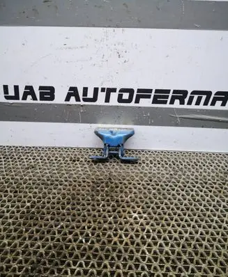 Hyundai i30 Front door lower hinge A046057