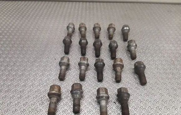 BMW 1 E81 E87 Nuts/bolts 