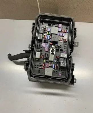 Opel Insignia B Fuse module 39116624 171706318