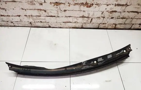 Honda FR-V Wiper trim