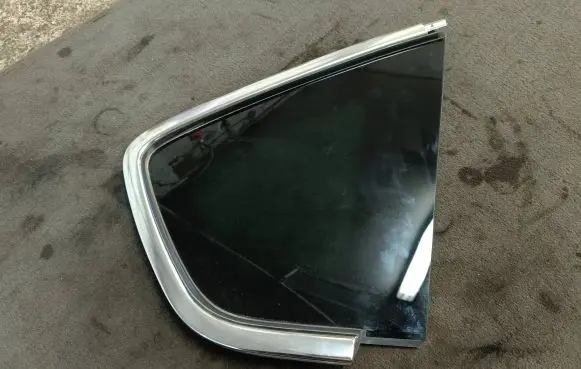 Maserati Levante Rear side window 06700333740 43R000023 E000233