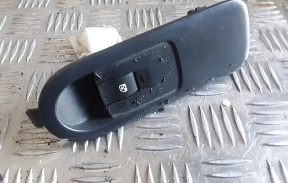 Renault Scenic II - Grand scenic II Electric window control switch 156013740