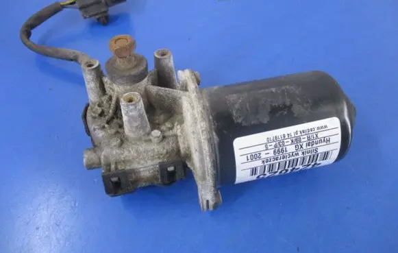 Hyundai XG Front wiper linkage and motor