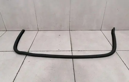 Aston Martin DB11 Rubber seal front coupe door window ED43F20708CB