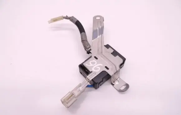 Lexus IS 220D-250-350 Aerial antenna filter 05370673J D96