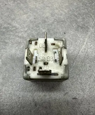Audi A4 S4 B6 8E 8H Coolant fan relay 443951253K