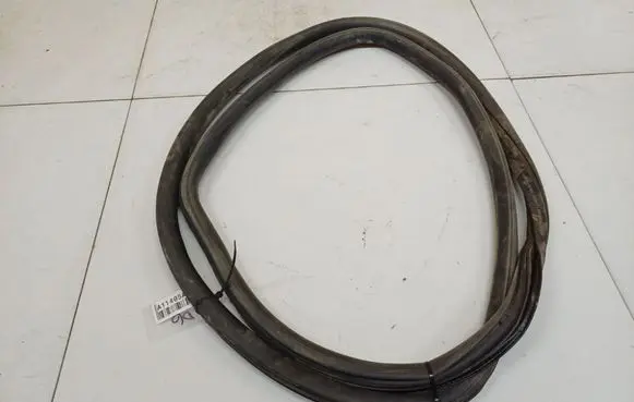 Skoda Octavia Mk2 (1Z) Rubber seal rear door