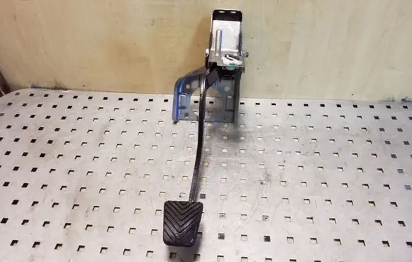 Hyundai i40 Brake pedal 328003X900