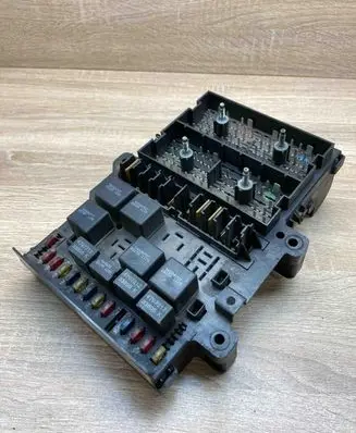 Chrysler Voyager Fuse module P4707592