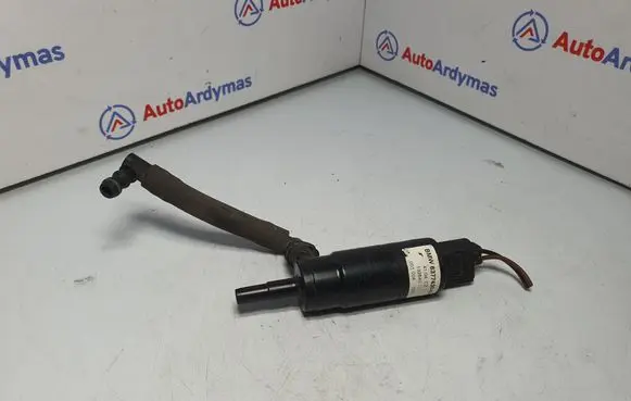 BMW X3 E83 Headlight washer pump 8377430 67128377430 0154875