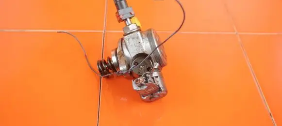 Nissan Juke I F15 Fuel injection high pressure pump 166367214R 21MB38