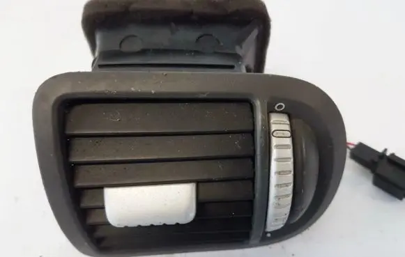 Porsche Cayenne (9PA) Dash center air vent grill 7L5819704A