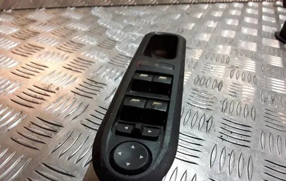 Peugeot 407 Electric window control switch 96468704XT