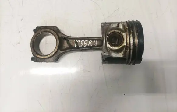 Chrysler Voyager Piston with connecting rod