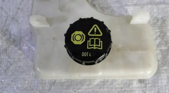 Ford S-MAX Brake fluid reservoir 