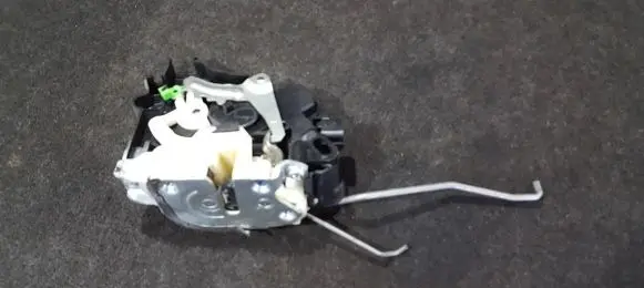 Mitsubishi Lancer X Front door lock