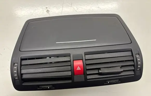 Skoda Octavia Mk2 (1Z) Dash center air vent grill 1Z0820951