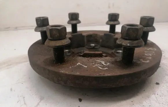 Renault Master III Front wheel hub