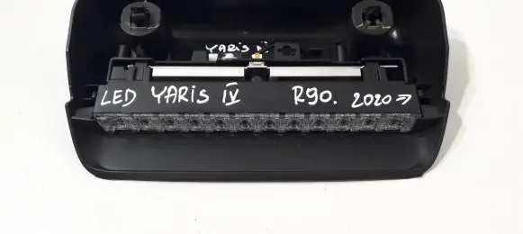 Toyota Yaris Cross Third/center stoplight KO-16