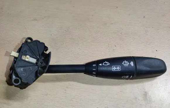 Mercedes-Benz E W211 Indicator stalk A1715402245