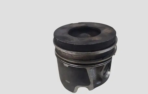 Volvo V50 Piston