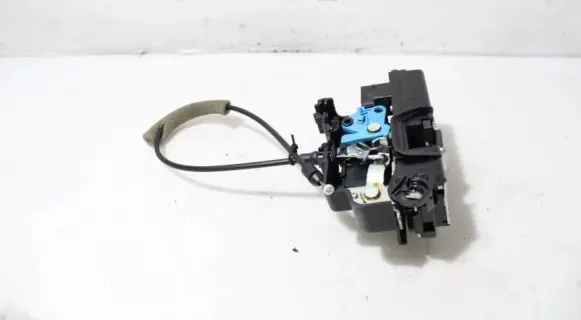 Opel Antara Front door lock