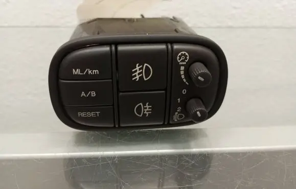 Fog light switch