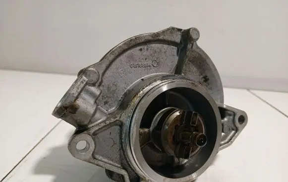 Audi Q7 4L Vacuum pump 057145100A
