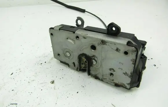 Opel Corsa D Front door lock 13258271