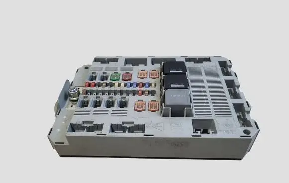 Jaguar XF X250 Fuse module 9X2314D628AC 7370011040