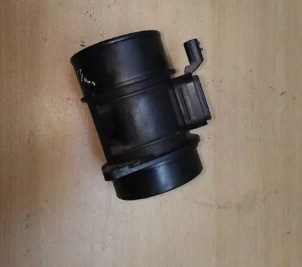 Nissan Juke I F15 Mass air flow meter 8200682558