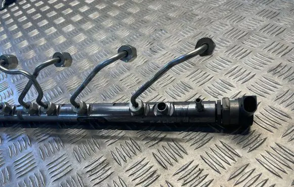 BMW 3 E90 E91 Fuel main line pipe 7800124 0445216031