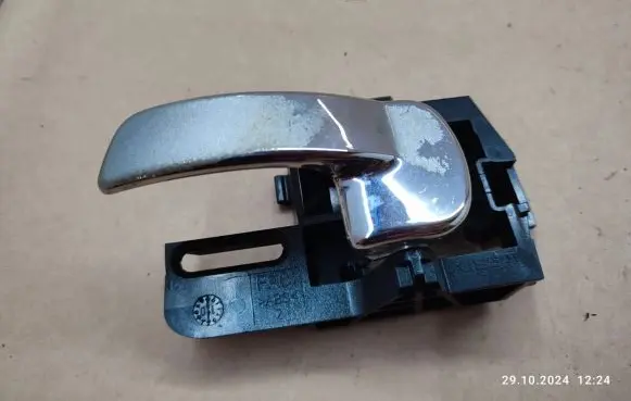 Nissan Qashqai Front door interior handle