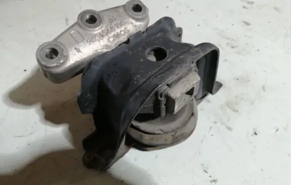 Peugeot 207 Engine mount bracket 9654568180