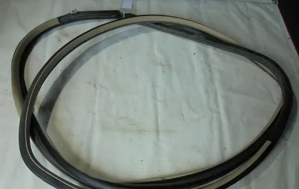 Lexus RX 330 - 350 - 400H Sliding door rubber seal 