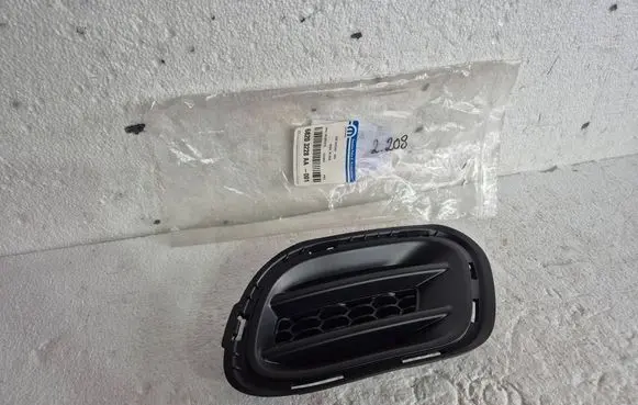 Jeep Grand Cherokee Front fog light trim/grill 68203228AA
